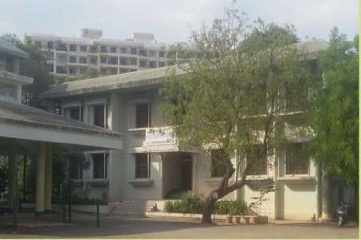 https://cache.careers360.mobi/media/colleges/social-media/media-gallery/9398/2018/12/24/Campus Building of Bharatiya Sanskriti Darshan Trusts Ayurved Mahavidyalaya Wagholi_Campus-view.JPG